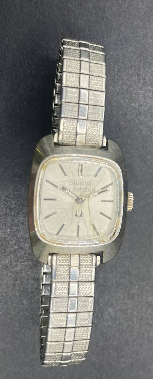 Bulova Accutron Vintage Silver Tone Cushion Case Expansion Band Wristwatch